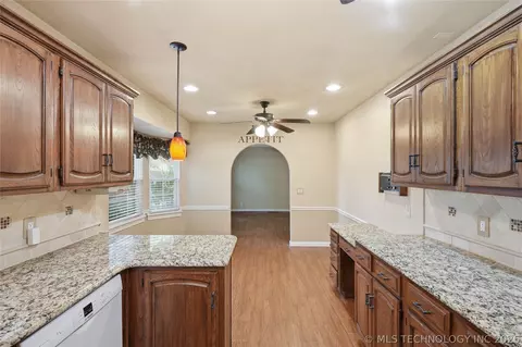 Kitchen - 3776 E 82nd Ct, Tulsa, OK 74137 photo 3 of 4
