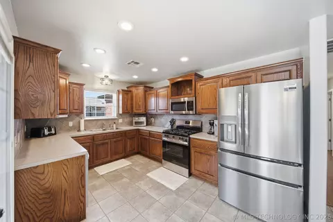 Kitchen - 19005 E 50th St, Tulsa, OK 74134 photo 1 of 3