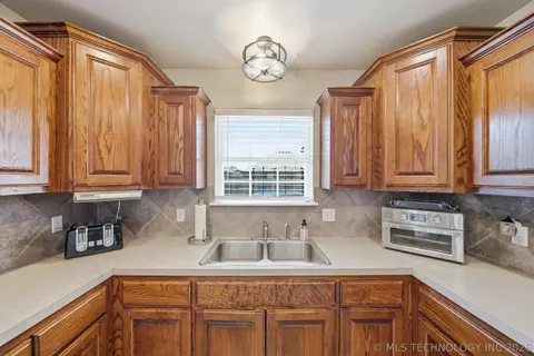 Kitchen - 19005 E 50th St, Tulsa, OK 74134 photo 2 of 3