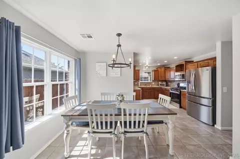 Dining - 19005 E 50th St, Tulsa, OK 74134 photo 1 of 2