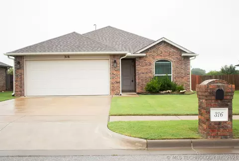 316 S 48th Ct, Broken Arrow, OK 74014
