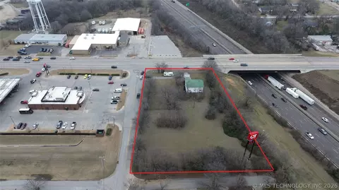 1124 N 9th St, Sapulpa, OK 74066