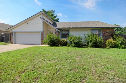 1079 E 137th St, Glenpool, OK 74033
