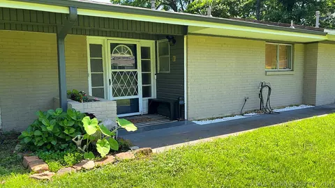Exterior - 1014 SE 3rd St, Wagoner, OK 74467 photo 3 of 9