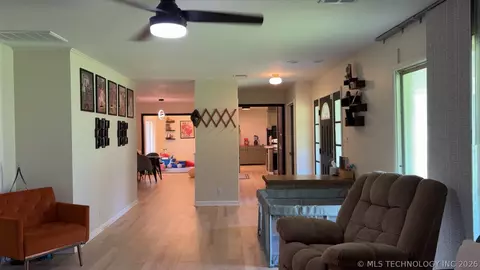 Entry Way - 1014 SE 3rd St, Wagoner, OK 74467 photo 1 of 1