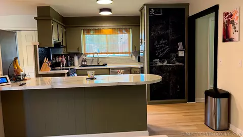 Kitchen - 1014 SE 3rd St, Wagoner, OK 74467 photo 4 of 4