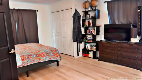 Bedroom - 1014 SE 3rd St, Wagoner, OK 74467 photo 3 of 4