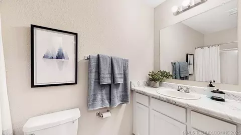 Bath - 3130 S 15th Pl, Broken Arrow, OK 74012 photo 1 of 2
