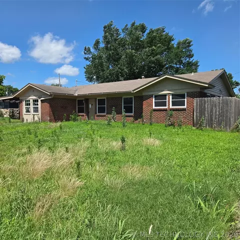 425 NW Oak Park Rd, Bartlesville, OK 74003