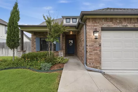 8705 S Quanah Ave W, Tulsa, OK 74132