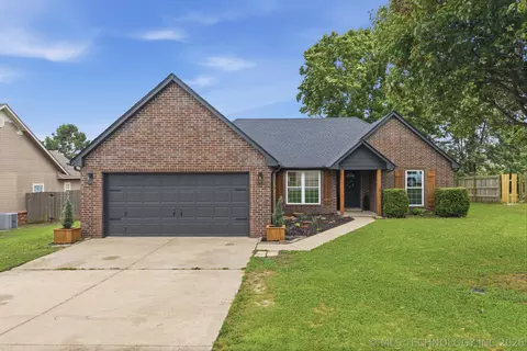 1004 W Beech St, Skiatook, OK 74070