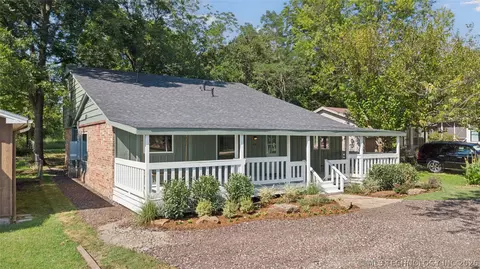512 W Dallas St W, Broken Arrow, OK 74012