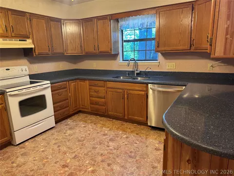Kitchen - 85 Pine St, Mead, OK 73449 photo 3 of 3