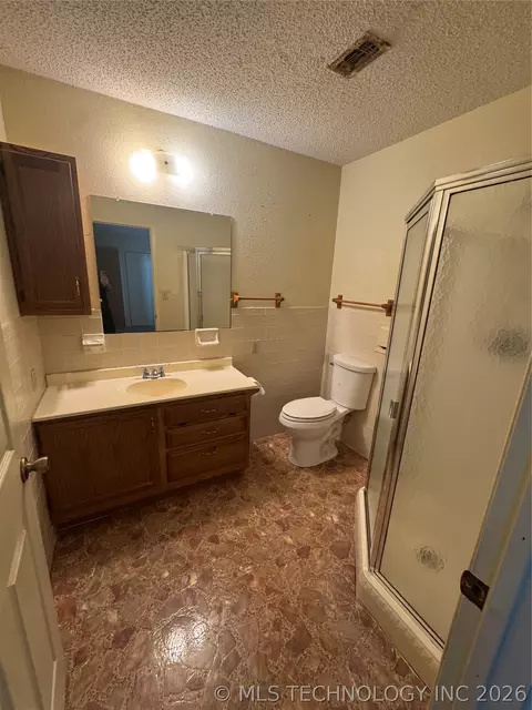 Bath - 85 Pine St, Mead, OK 73449 photo 1 of 4