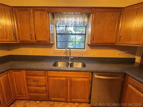 Kitchen - 85 Pine St, Mead, OK 73449 photo 2 of 3