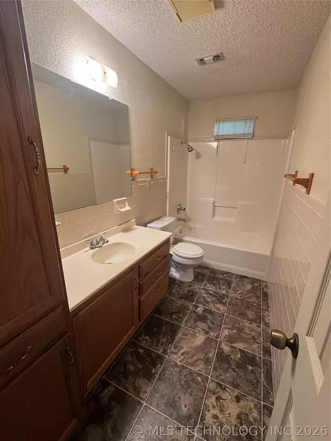 Bath - 85 Pine St, Mead, OK 73449 photo 4 of 4