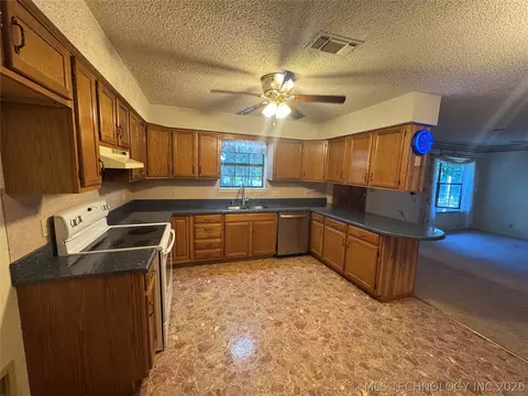Kitchen - 85 Pine St, Mead, OK 73449 photo 1 of 3