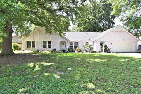 1209 Oakwood Dr, Broken Arrow, OK 74011