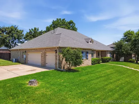 Exterior - 6400 El Paso Pl, Broken Arrow, OK 74014 photo 2 of 7