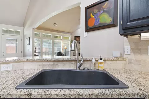 Kitchen - 6400 El Paso Pl, Broken Arrow, OK 74014 photo 5 of 7