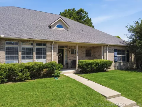 Exterior - 6400 El Paso Pl, Broken Arrow, OK 74014 photo 4 of 7