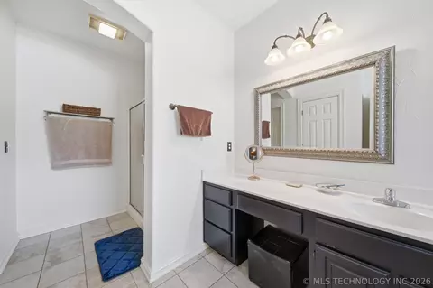 Bath - 6400 El Paso Pl, Broken Arrow, OK 74014 photo 3 of 6