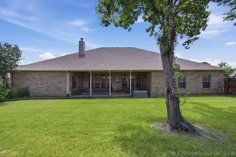 Exterior - 6400 El Paso Pl, Broken Arrow, OK 74014 photo 6 of 7