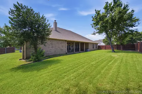 Exterior - 6400 El Paso Pl, Broken Arrow, OK 74014 photo 7 of 7