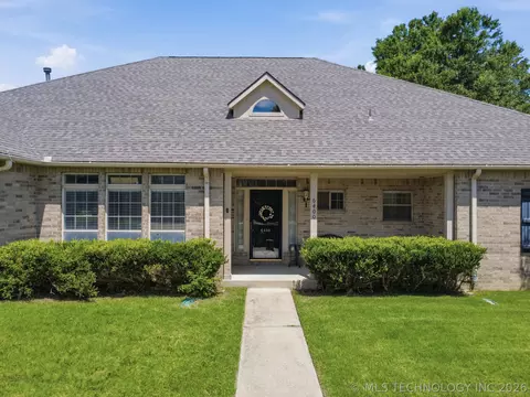 Exterior - 6400 El Paso Pl, Broken Arrow, OK 74014 photo 3 of 7