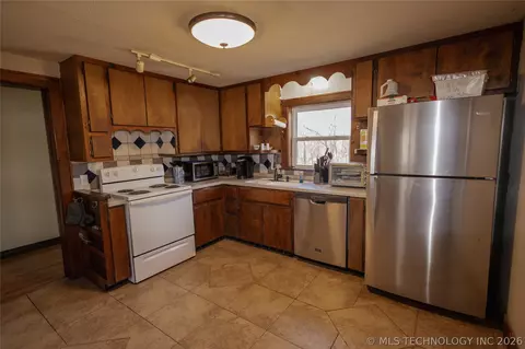 Kitchen - 37801 County Road 492 Rd, Eucha, OK 74342 photo 3 of 3