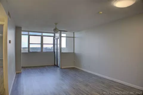 Living - 1502 S Boulder Avenue 18k, Tulsa, OK 74119 photo 3 of 5