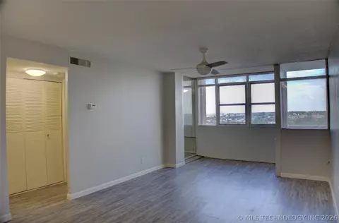 Living - 1502 S Boulder Avenue 18k, Tulsa, OK 74119 photo 4 of 5