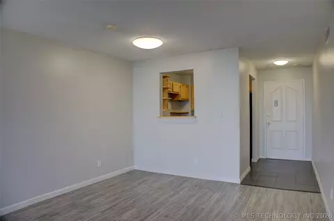 Living - 1502 S Boulder Avenue 18k, Tulsa, OK 74119 photo 2 of 5