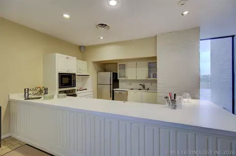 Kitchen - 1502 S Boulder Avenue 18k, Tulsa, OK 74119 photo 5 of 5