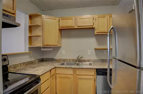 Kitchen - 1502 S Boulder Avenue 18k, Tulsa, OK 74119 photo 1 of 5