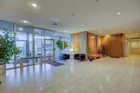 Entry Way - 1502 S Boulder Avenue 18k, Tulsa, OK 74119 photo 2 of 2