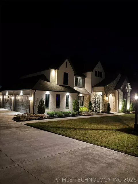 17765 E Red Hawk Rd, Owasso, OK 74055