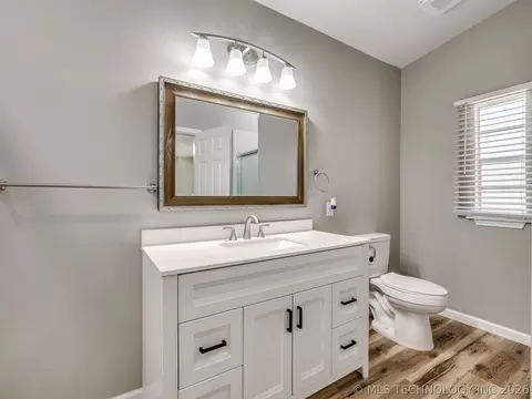 Bath - 421065 E 1174 Rd, Eufaula, OK 74432 photo 2 of 4