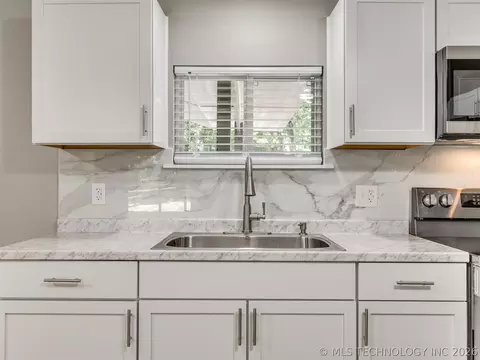 Kitchen - 421065 E 1174 Rd, Eufaula, OK 74432 photo 2 of 2