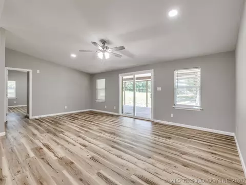 Living - 421065 E 1174 Rd, Eufaula, OK 74432 photo 3 of 3