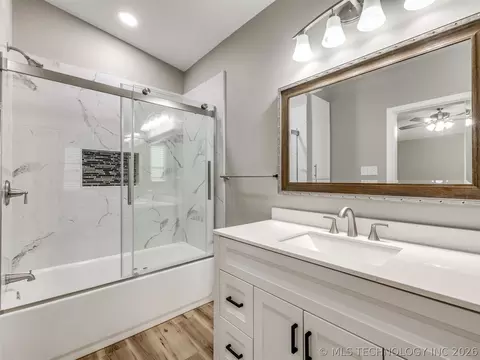 Bath - 421065 E 1174 Rd, Eufaula, OK 74432 photo 1 of 4