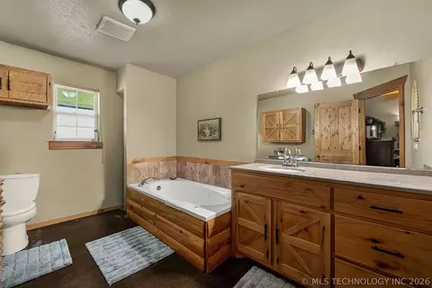 Bath - 25508 E 740 Rd, Wagoner, OK 74467 photo 1 of 3