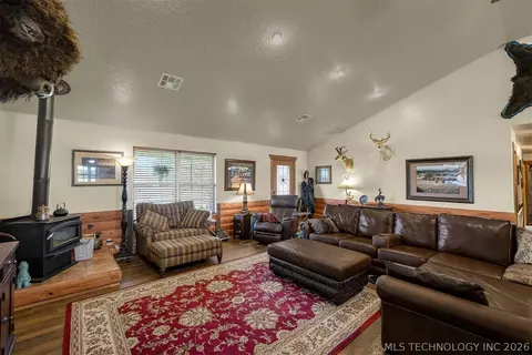 Living - 25508 E 740 Rd, Wagoner, OK 74467 photo 2 of 3