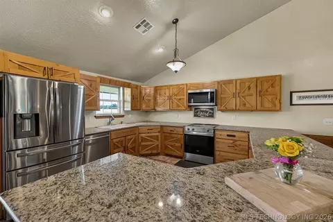 Kitchen - 25508 E 740 Rd, Wagoner, OK 74467 photo 1 of 5