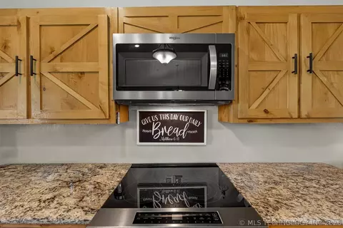 Kitchen - 25508 E 740 Rd, Wagoner, OK 74467 photo 3 of 5
