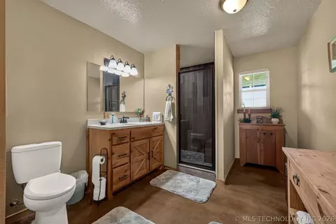 Bath - 25508 E 740 Rd, Wagoner, OK 74467 photo 3 of 3
