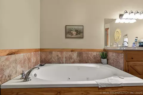 Bath - 25508 E 740 Rd, Wagoner, OK 74467 photo 2 of 3