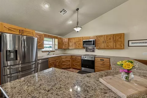 Kitchen - 25508 E 740 Rd, Wagoner, OK 74467 photo 1 of 5