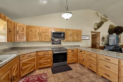 Kitchen - 25508 E 740 Rd, Wagoner, OK 74467 photo 2 of 5