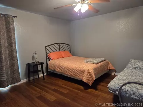 Bedroom - 15 Ridgeway Ln, Eufaula, OK 74432 photo 2 of 6